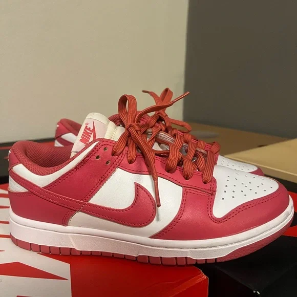 Nike Dunk Low
Archeo Pink (Women's) - Picture 9 of 11